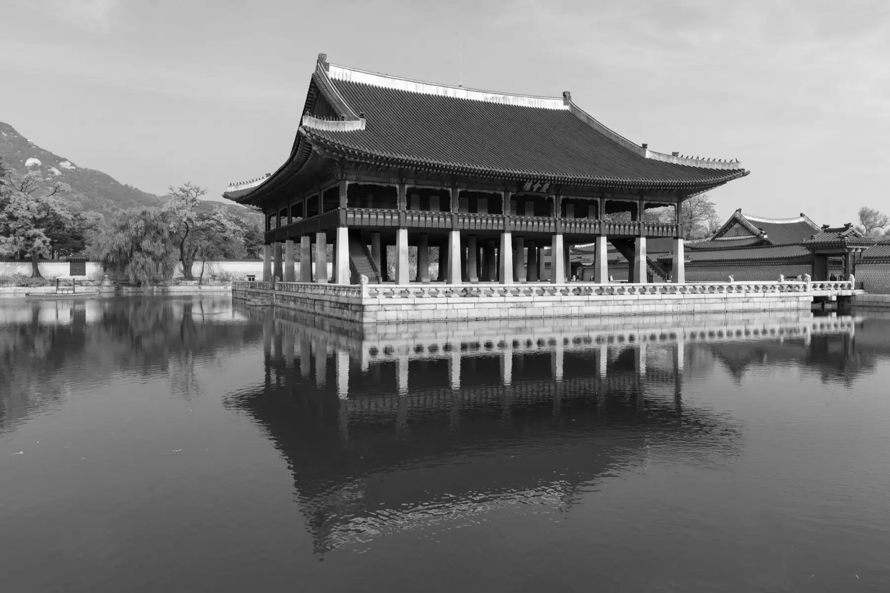 경복궁 경회루와 연못에 비친 모습